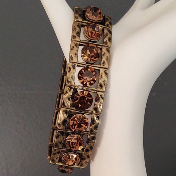 Hammered brass and crystal stretch bracelet - Picture 1 of 11